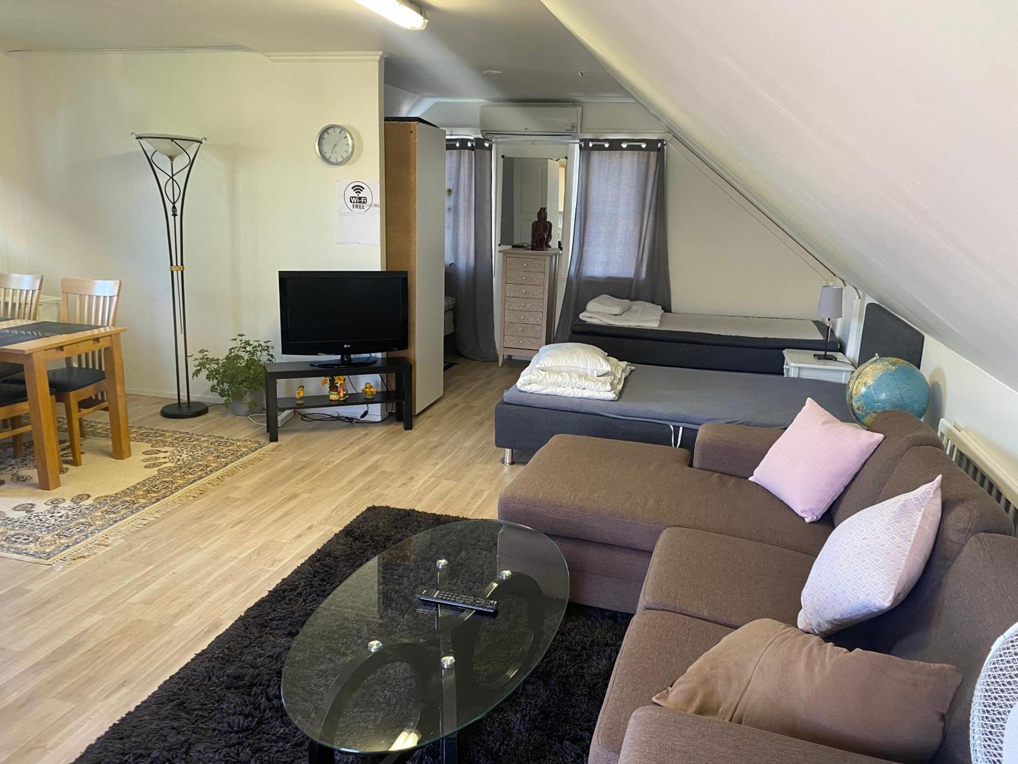 Gaest Laegenheten Med Egen Terrass Falkenberg Zimmer foto